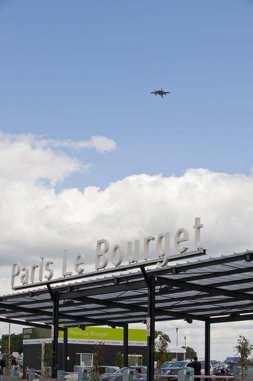 Kyriad Le Bourget Centre- Parc Des Expositions Exterior foto